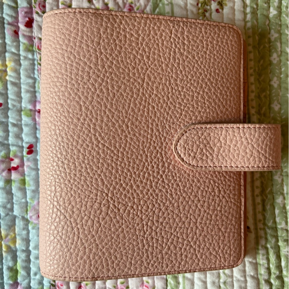 Brand new aura Estelle Chloe a6 ring planner in English rose.